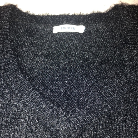 Beautiful long fuzzy sweater - Picture 2 of 3